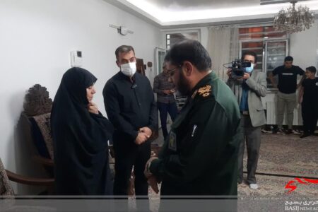 معاون هماهنگ کننده سازمان بسیج مستضعفین با خانواده شهید باسزه دیدار کرد