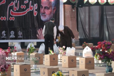 ۵۰۰ بسته معیشتی بین نیازمندان در بم توزیع شد