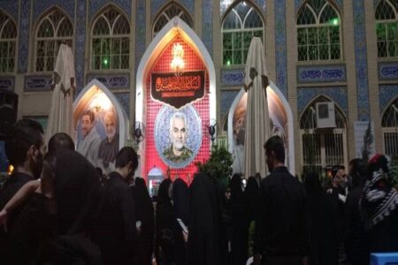 حضور گسترده مردم کرمان در گلزار شهدا