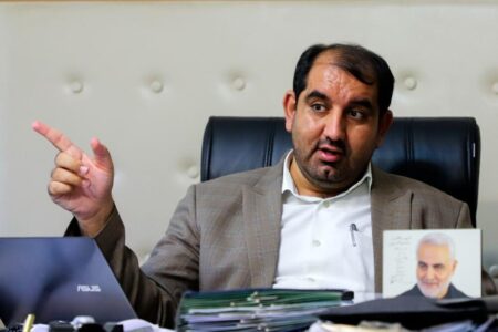 با مشاورین املاکی که با اتباع غیرمجاز قرارداد ببندند، برخورد شدید صورت می‌گیرد