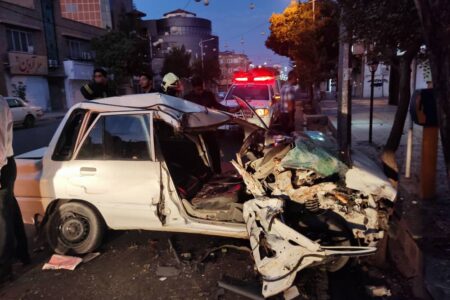 دو  مجروح بر اثر برخورد پراید با درخت در خیابان شهید بهشتی