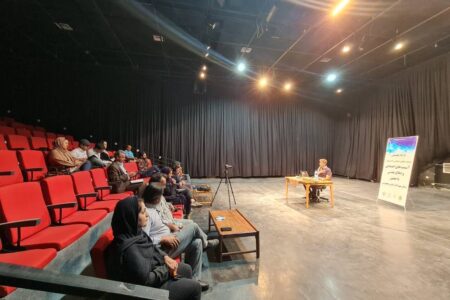 حمایت معاونت فرهنگی و اجتماعی فرماندهی انتظامی استان کرمان از تئاتر و انجمن هنرهای نمایشی اقدامی ارزنده است