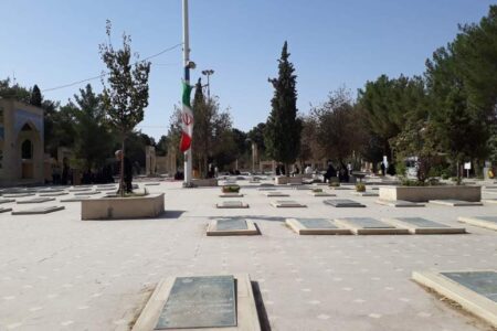 گلزار شهدا تبدیل به یک پاتوق فرهنگی می‌شود