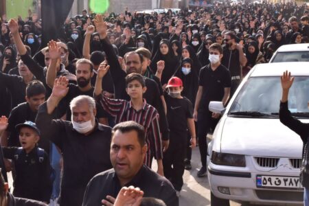 حضور دلدادگان حسینی دیار کریمان در مراسم راهپیمایی جاماندگان اربعین