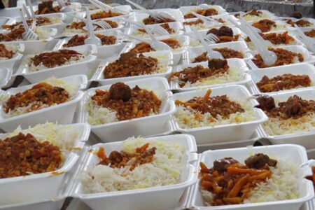 پخت و توزیع ۵ هزار  پرس غذا در موکب سردار شهید حاج قاسم سلیمانی جنوب کرمان