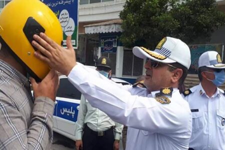 اهداء کلاه ایمنی به خانواده های دارای موتورسیکلت در رفسنجان