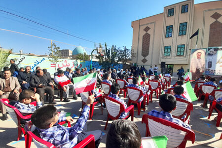 نواختن زنگ آغاز مدارس در کرمان/تصاویر