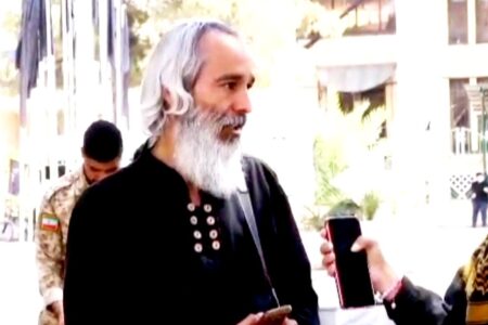 واکنش مردم کرمان به آتش‌زدن پرچم ایران توسط اغتشاشگران