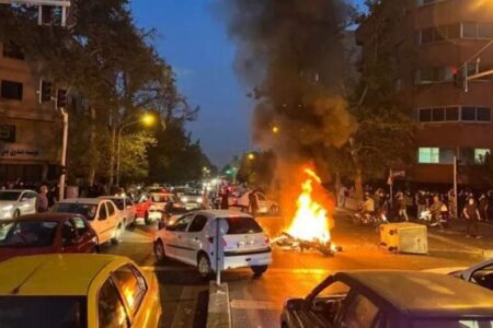خون شهدا برهم زنندگان امنیت ملی را رسوا خواهد کرد/ما خانواده شهدا برای حفظ انقلاب جان خواهیم داد