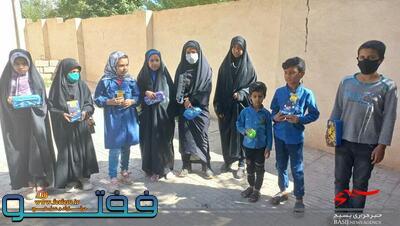 اهداء۲۴ بسته لوازم التحریر به دانش آموزان نیازمند توسط حوزه خواهران نرگس گلباف