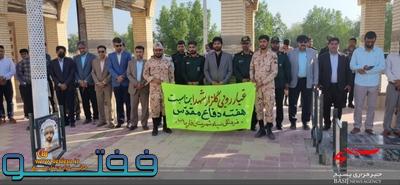 غبارروبی گلزار شهدا و شهدای گمنام به همت سپاه شهرستان فاریاب با حضور مسئولین به مناسبت آغاز هفته دفاع مقدس