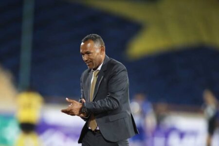 مورایس: سپاهان باید برنده می‌شد/ نمی توانم ۱۲ بازیکن در زمین بگذارم