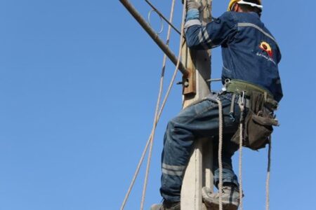 تبدیل ۱۸۰۰ کیلومتر شبکه توزیع برق رفسنجان به کابل خودنگهدار