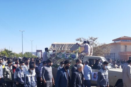وداع باشکوه سیرجانی‌ها با کبوتر خونین‌بال حرم/ مادر علی‌اصغر: می‌خواستم پسرم راه شهید ۶ ماهه کربلا را طی کند