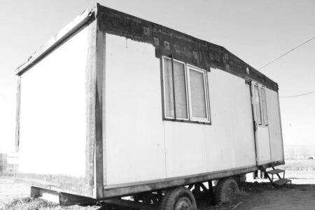 امام جمعه ریگان: مدارس شهرستان نواقص بسیار دارد، تذکر می‌دهم