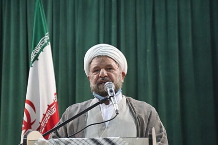 امام جمعه جیرفت: دشمن از ضعف ما در حوزه فضای مجازی استفاده کرد