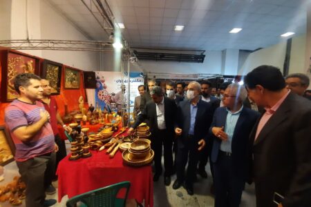 نمایشگاه گردشگری و صنایع دستی در کرمان گشایش یافت