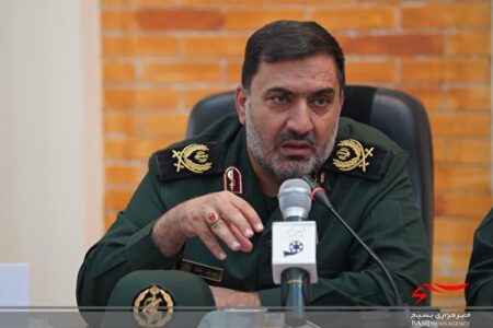 دشمن قصد دارد از احساسات پاک جوان و نوجوان ما سوء استفاده کند