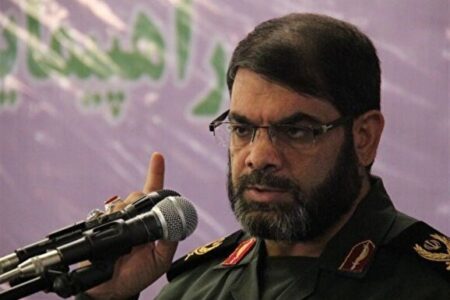 جامعه ای که امام و دشمن خود را نشناسد در فتنه قرار می گیرد