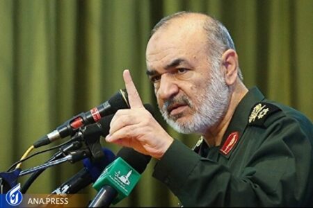 باید هر چند وقت یکبار با دشمنان بیرونی تسویه حساب کنیم