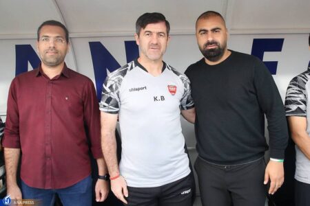 جنجال‌ در دقایق آخر بازی ملوان و پرسپولیس/ حمله زارع به سمت داور+تصاویر