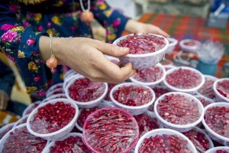 برگزاری جشن ملی انار در ارزوییه کرمان
