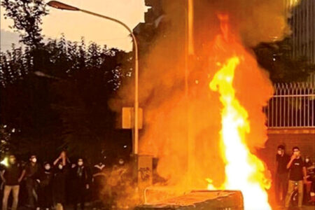 توطئه‌های دشمنان خللی در مسیر ملت انقلابی ایران ایجاد نمی‌کند