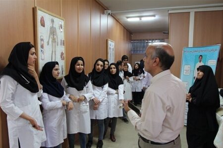 فضای دانشگاه علوم پزشکی کرمان آرام است/برگزاری حضوری کلاس‌ها