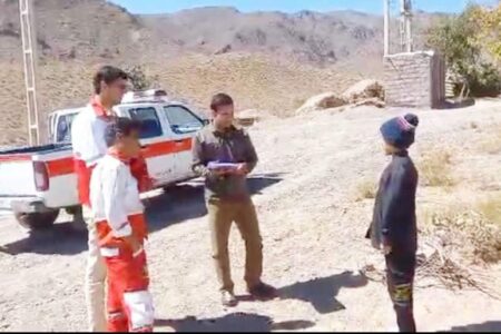 توزیع ۴۰۰ بسته نوشت افزار در راین