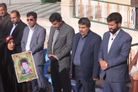 نواختن زنگ حقوق در مدارس زرند همراه با اجرای سرود این عمار