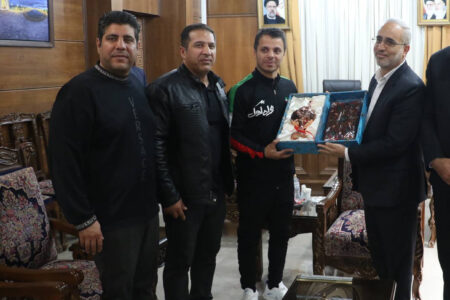 دیدار قهرمان کشتی فرنگی جهان با استاندار کرمان