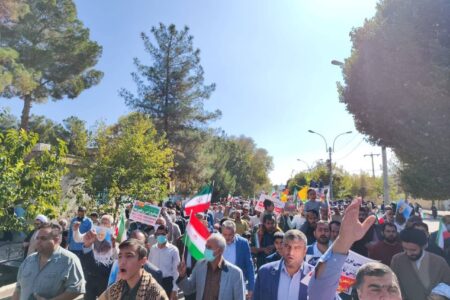 خروش توفنده استکبارستیزی اهالی دیار کریمان در راهپیمایی ۱۳ آبان + فیلم