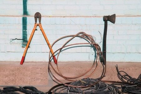 قضات کرمانی برای برخورد قاطع با سرقت تجهیزات برق ماموریت ویژه پیدا کردند