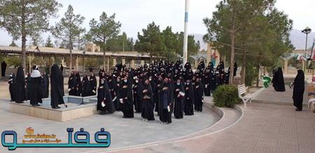 دانش آموزان زرندی قبور مطهر شهداء را عطر افشانی و گلباران کردند