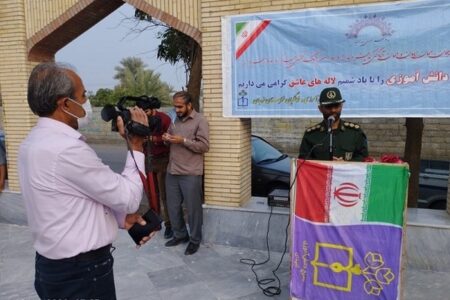بمناسبت هفته بسیج دانش آموزی از مزار شهدا منوجان غبار روبی شد
