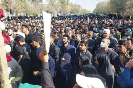 خدمت به مردم زرند که فرزندانشان جان خود را در راه امنیت فدا می کنند، بالاترین افتخار است