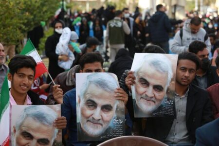 لزوم حضور دانشجویان با بصیرت شناسی و جهاد تبیین در میدان/ در بیان آرمانهای انقلاب نباید کوتاهی کرد
