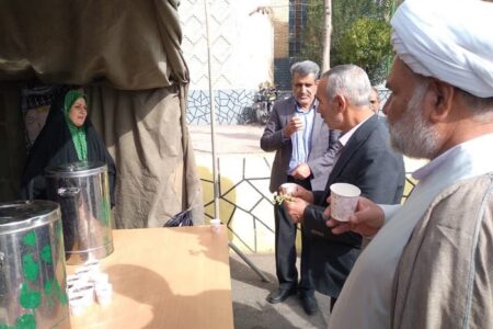 ایستگاه صلواتی بسیجیان در ورودی میعادگاه نماز جمعه چترود