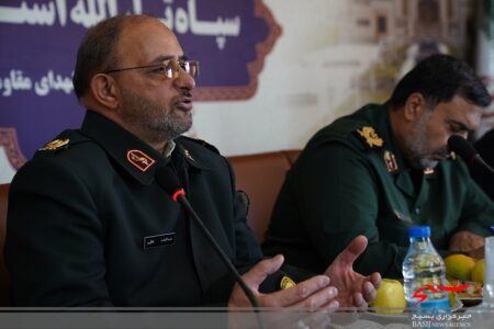 بسیجی در فکر آباد کردن دنیاست اما دنیا طلب نیست