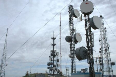 دستگاه های اجرایی براساس قانون موظف به همکاری در تامین زمینِ سایت تلفن همراه هستند