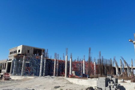 ساخت بیمارستان نیمه تمام عنبرآباد بعد از سال‌ها معطلی، از سر گرفته شد