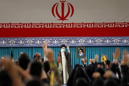 سیزدهم آبان یک روز تاریخی تجربه‌اندوز و تجربه‌آموز است