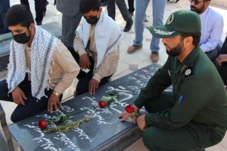 تجدید میثاق دانش آموزان بسیجی فهرج با آرمان های والای شهدا