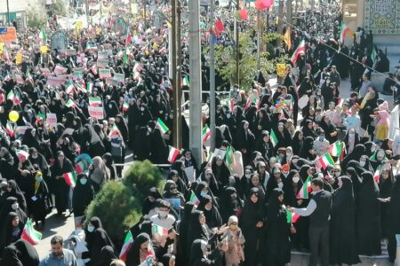 ملت ایران با حضور در یوم الله ۱۳ آبان حمایت از آرمان های انقلاب را نشان دادند