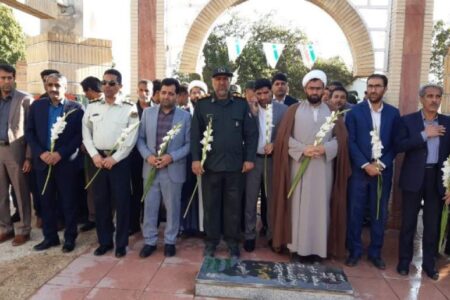 عطر افشانی قبور مطهر شهدای عنبرآباد