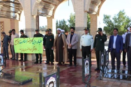 غبار روبی قبور مطهر شهدای فاریاب در هفته بسیج