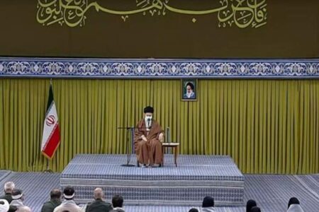 مذاکره با آمریکا مشکلی را حل نمی‌کند/ بچه های تیم ملی چشم ملت ما را روشن کردند
