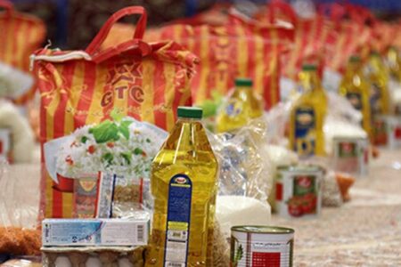 کمک مؤمنانه یلدایی در شهرستان انار/ توزیع ۱۳۰۰بسته معیشتی بین نیازمندان