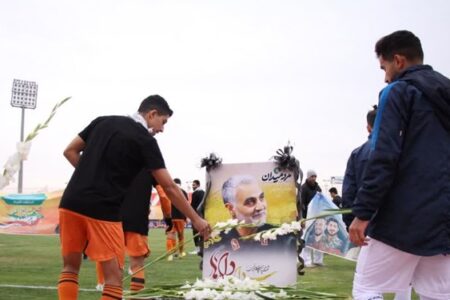 جان‌فدا| ادای احترام بازیکنان مس کرمان و ملوان به سردار دلها/ نقش حضرت عشق بر لباس نارنجی‌پوشان