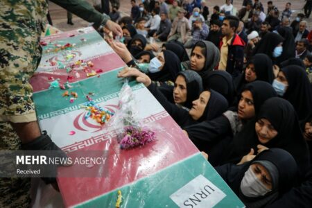 ۶ شهید گمنام وارد فرودگاه کرمان شدند